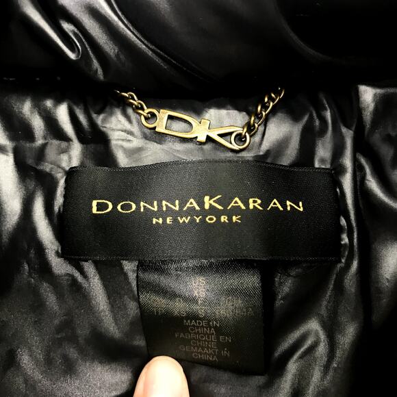 Donna Karan Faux Fur Trim Hooded Puffer Coat XS Long Sleeve Pocket Zip Up NWT - Picture 3 of 7
